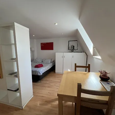 Life Alfama I ליסבון